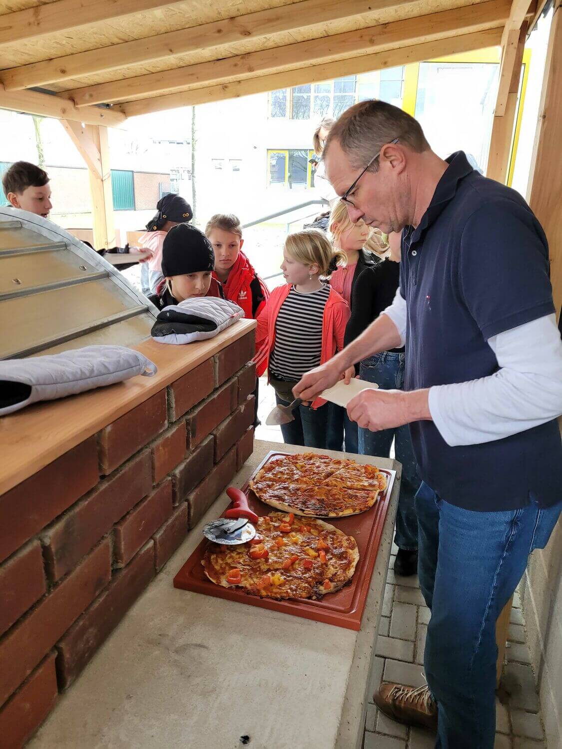 Unser Pizzaofen ist fertig! - Nelson-Mandela-Gesamtschule Greven